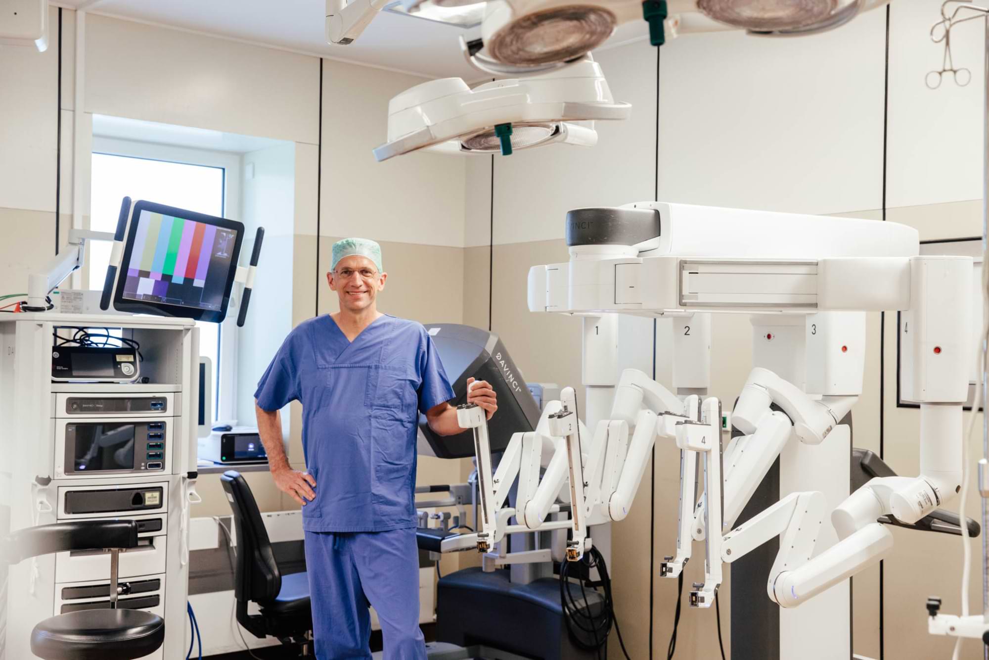Prof. Dr. Egberts und Roboter OP-System Da Vinci
