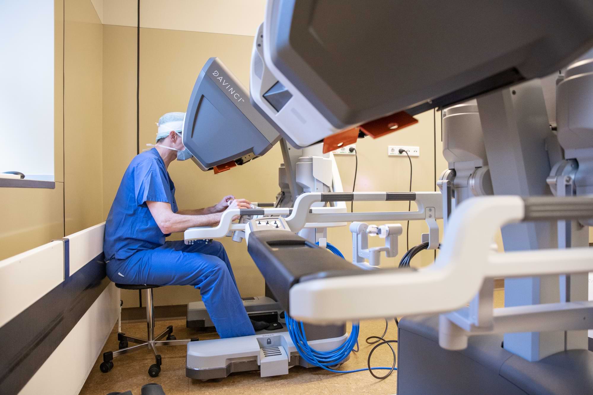 Operation mit roboterassistierten OP-System Da Vinci von Prof. Dr. Egberts